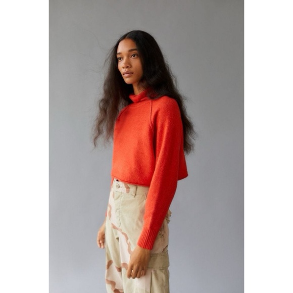 Urban Outfitters Kyla Cropped Turtleneck Sweater - Picture 15 of 16